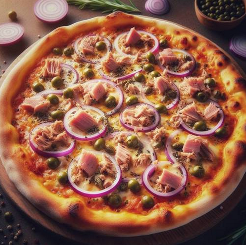 Pizza Tonno mit Thunfisch, roten Zwiebeln und Kapern auf goldbraunem Boden